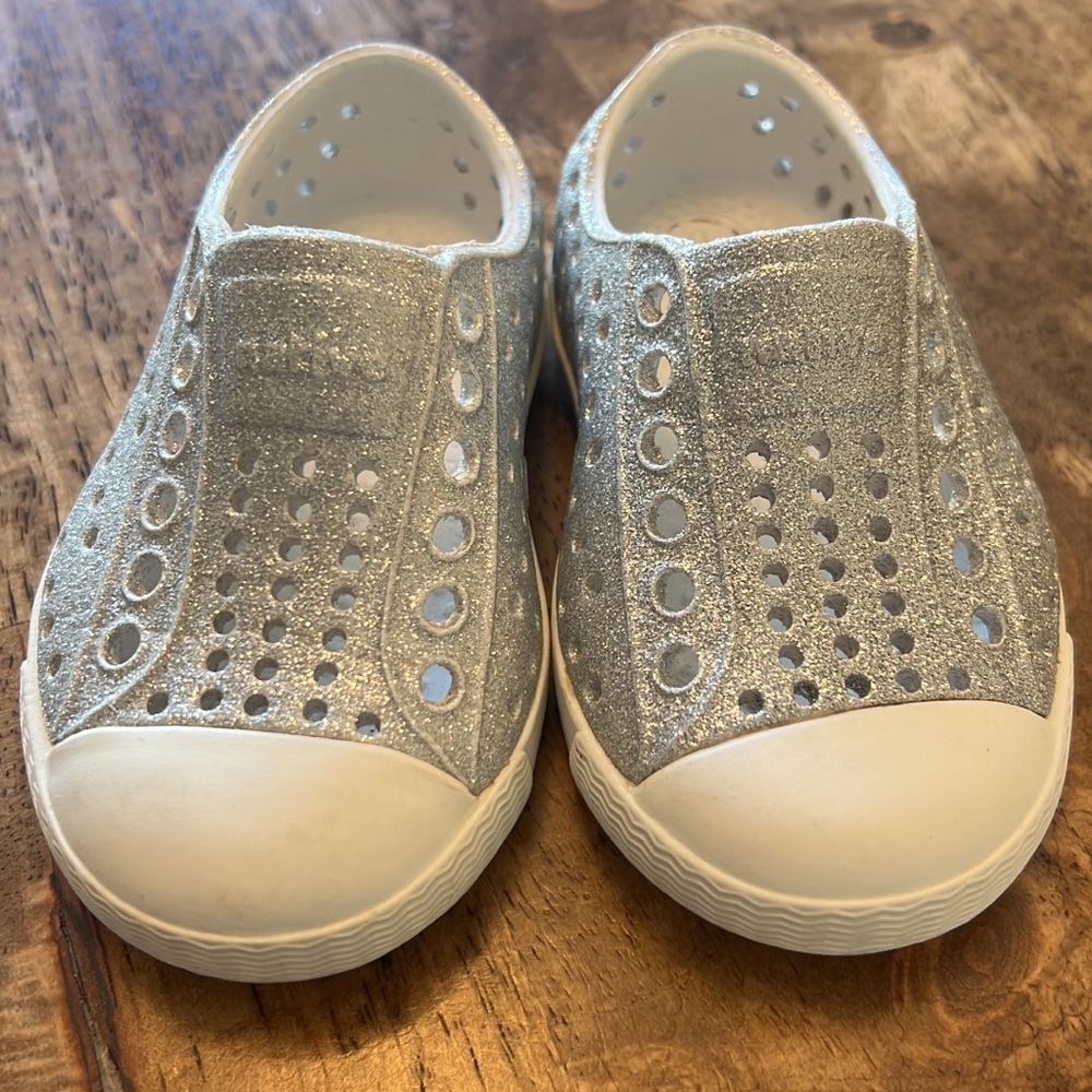 Size 4 toddler natives - silver sparkle